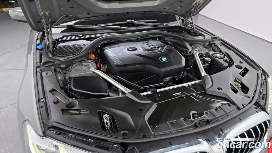 BMW 5-Series 520i M Sport, 2022