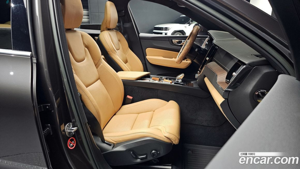 Volvo XC60 B5 Inscription, 2022