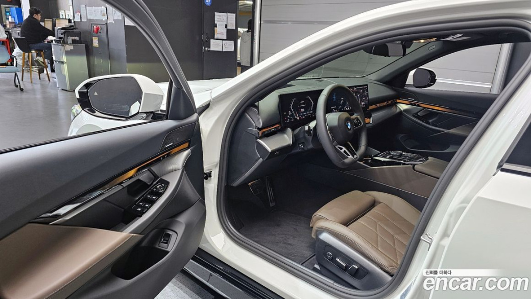 BMW 5-Series 520i M Sport, 2025