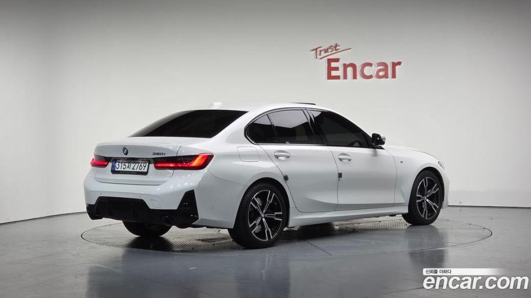 BMW 3-Series 320i M Sport, 2023