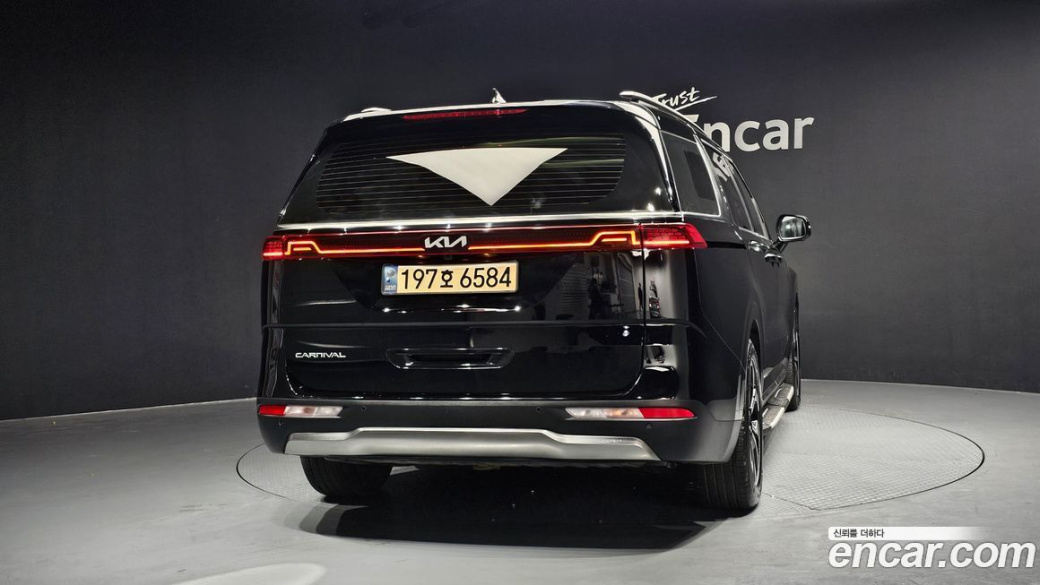Kia Carnival 9-Seater Signature, 2022
