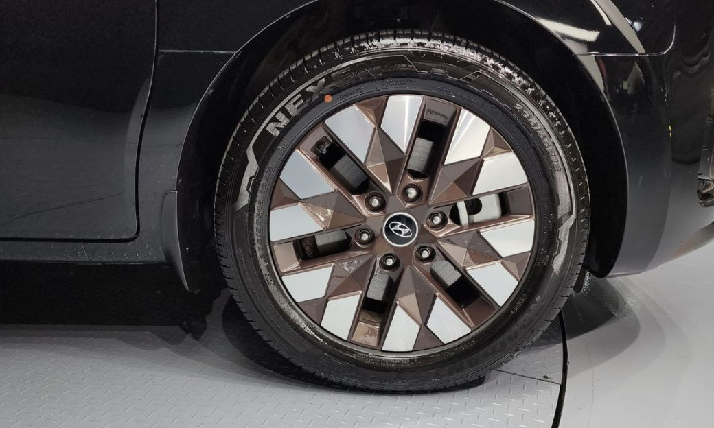 Hyundai Staria 4WD Lounge 7-Seater, 2022