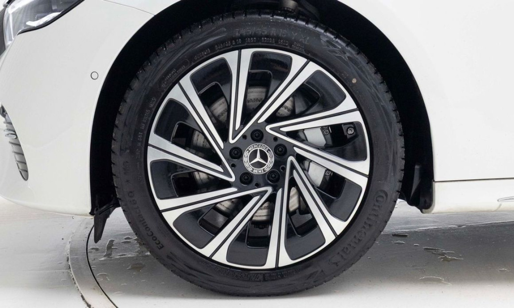 Mercedes-Benz E-Class E300 4MATIC Exclusive, 2026