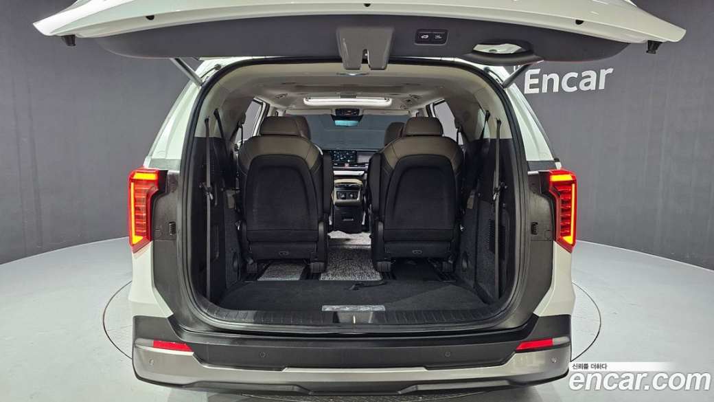 Kia Carnival 9-Seater Signature, 2024