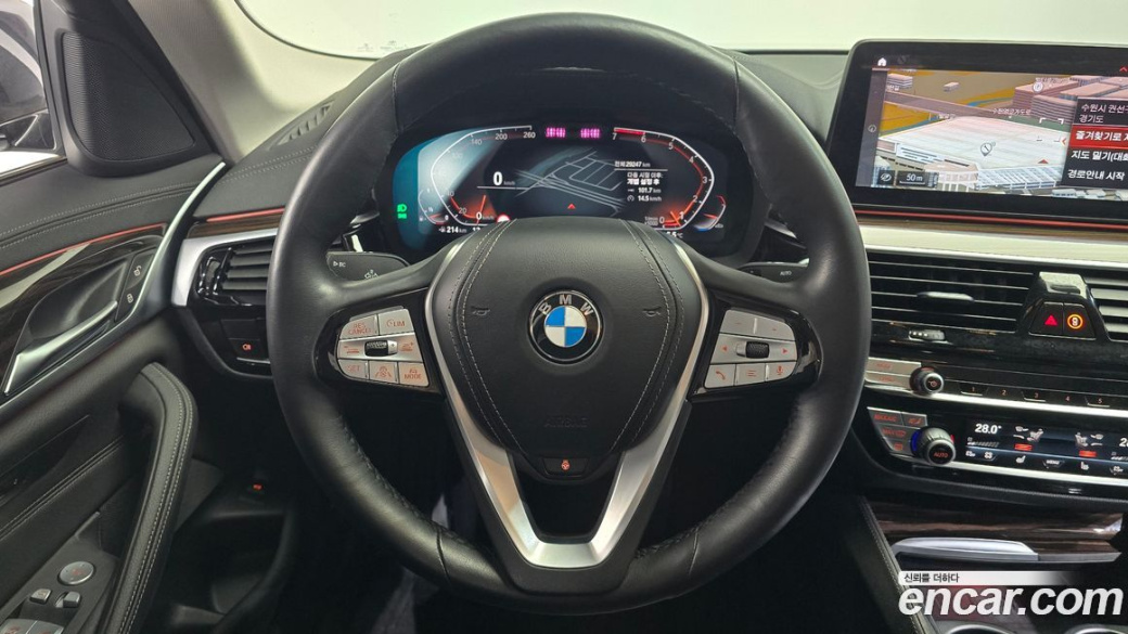 BMW 5-Series 520i Luxury, 2021