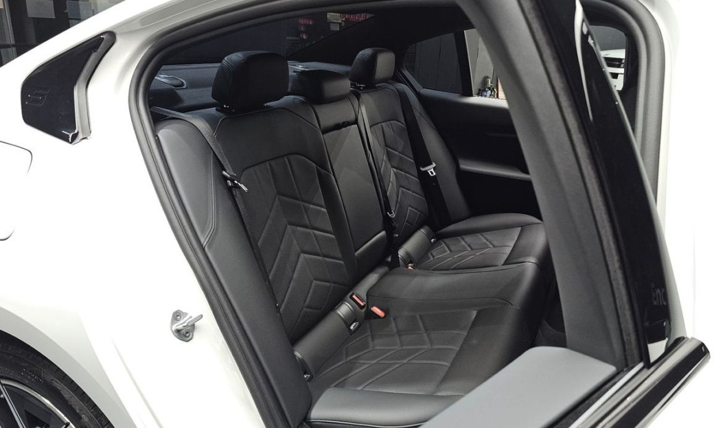 BMW 5-Series 520i M Sport, 2025