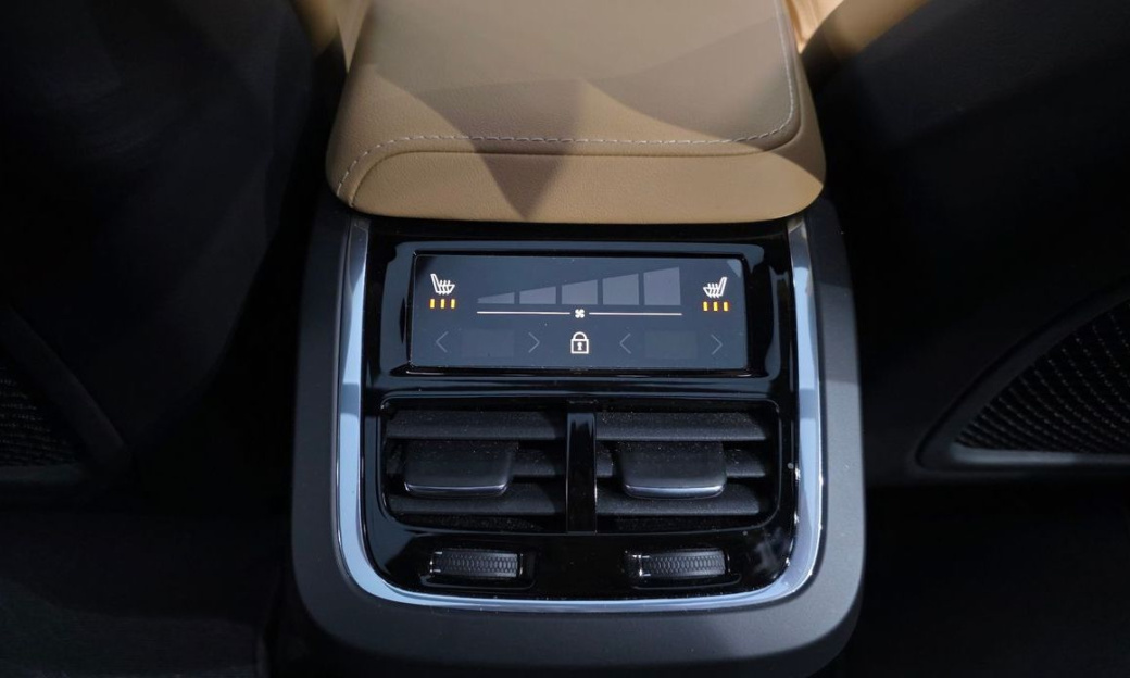 Volvo XC60 B6 Ultimate Bright, 2024