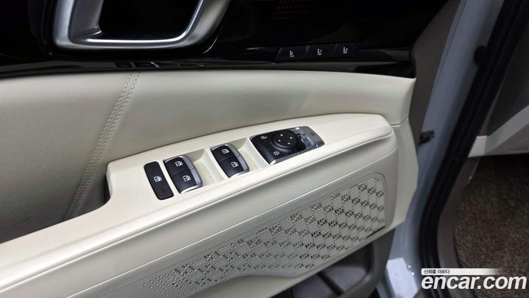 Kia Carnival 9-Seater Gravity, 2025
