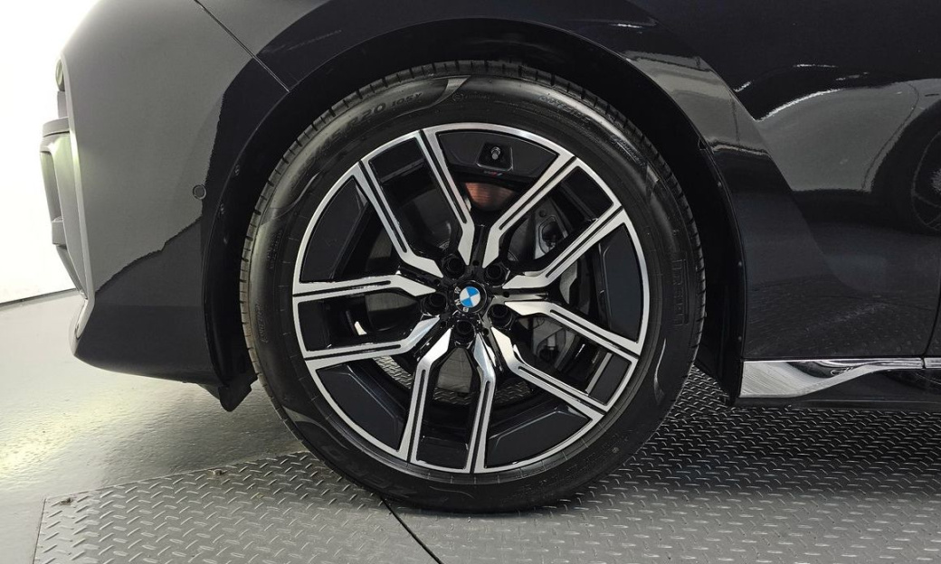 BMW 7-Series 740i xDrive M Sport, 2025