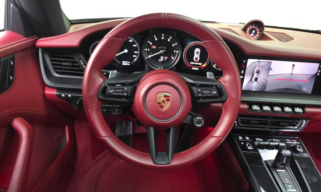 Porsche 911 Carrera 4 GTS, 2024