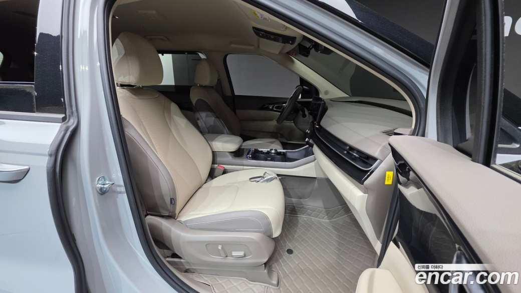 Kia Carnival 9-Seater Gravity, 2025