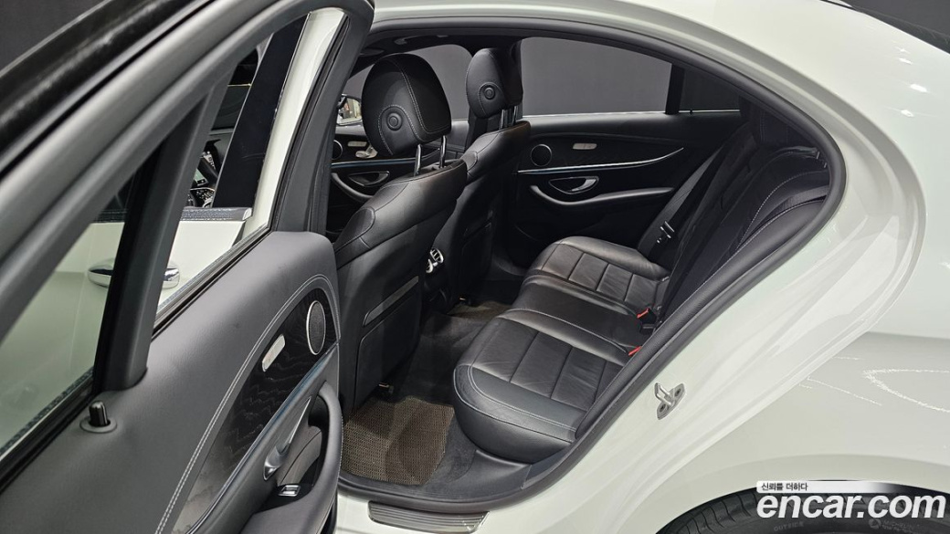Mercedes-Benz E-Class E250 AMG Line, 2023