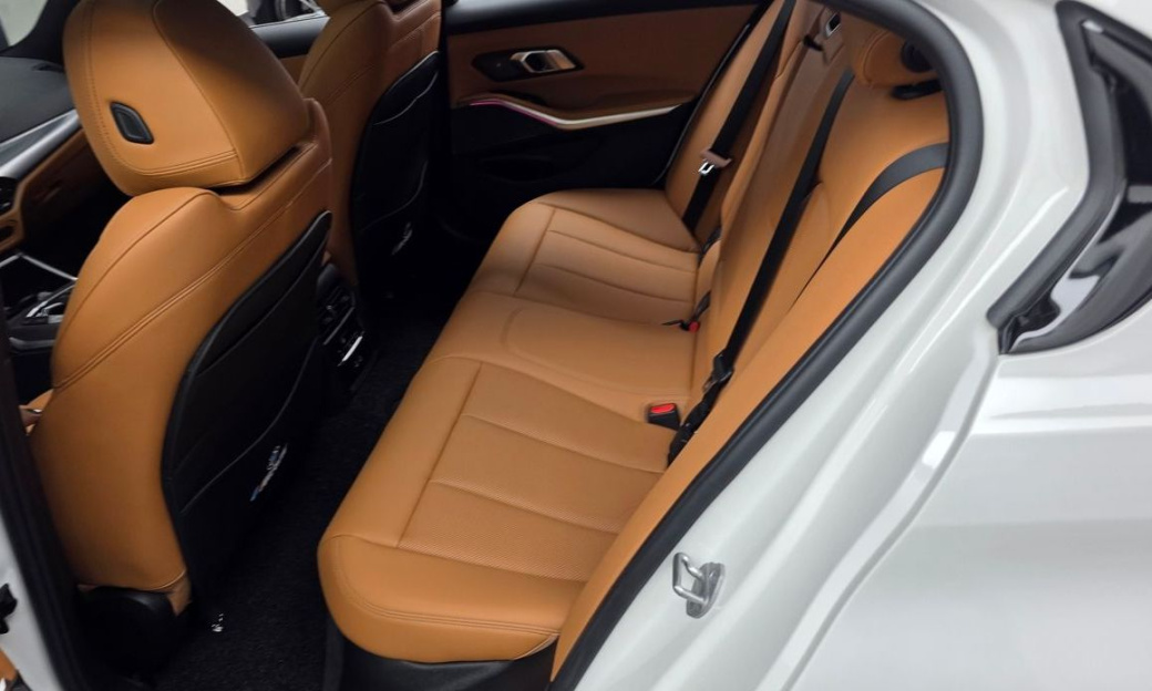 BMW 3-Series 320i M Sport, 2025