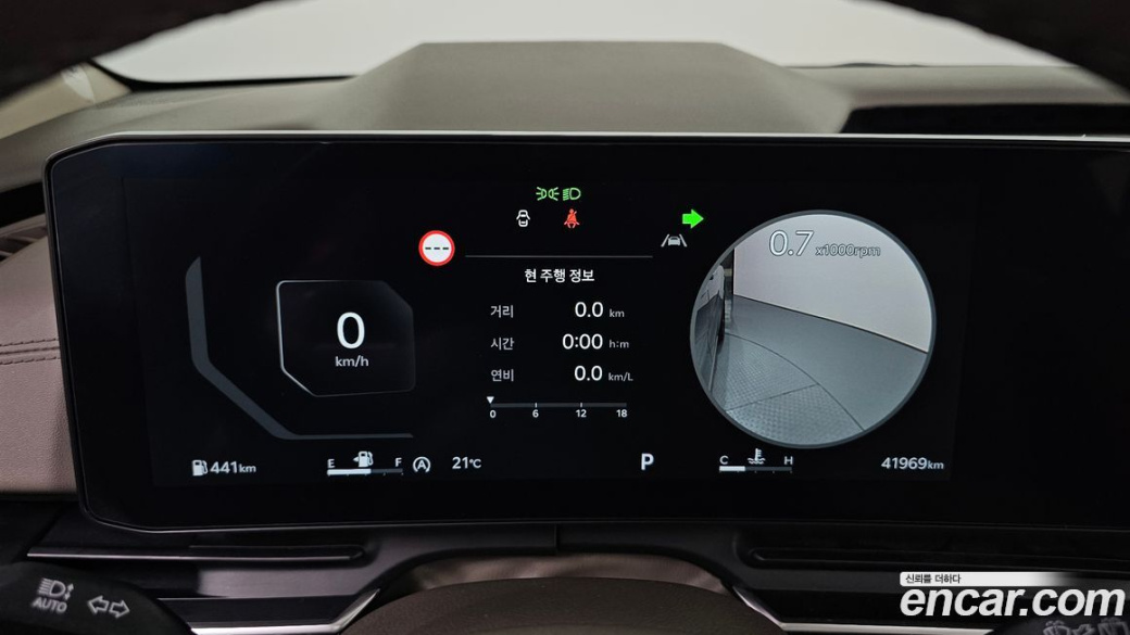 Kia Carnival 9-Seater Signature, 2024