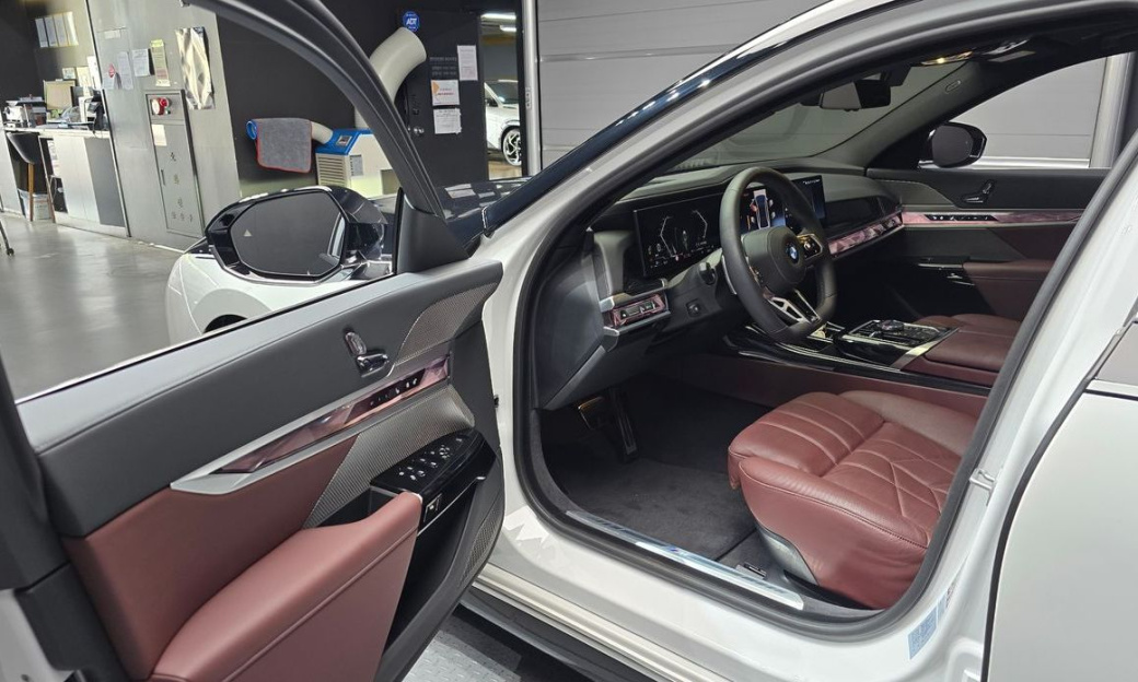 BMW 7-Series 740i xDrive M Sport, 2025