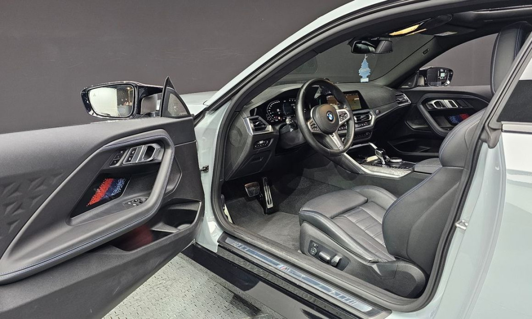 BMW 2-Series M240i xDrive Coupe, 2022