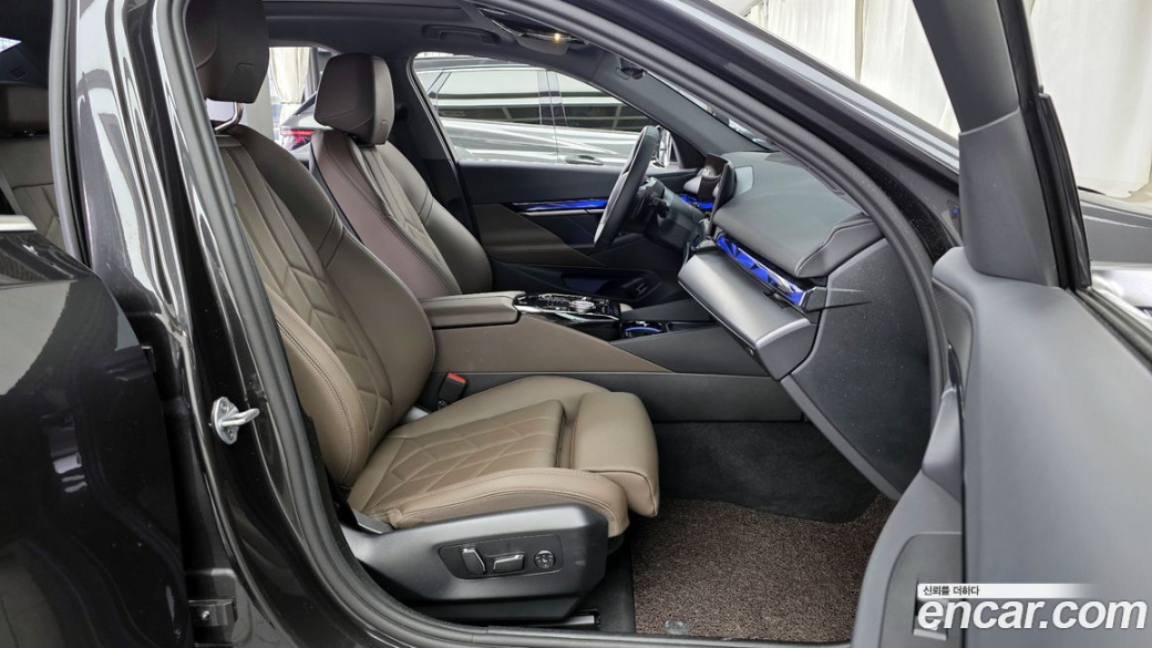 BMW 5-Series 520i, 2025