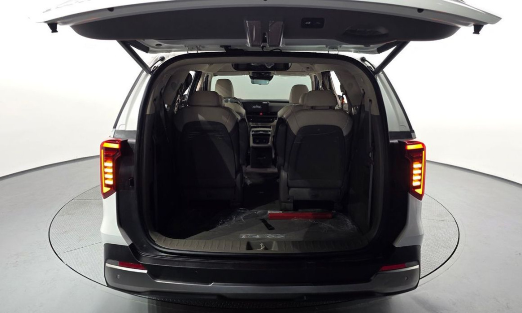 Kia Carnival 9-Seater Hi Limousine, 2024