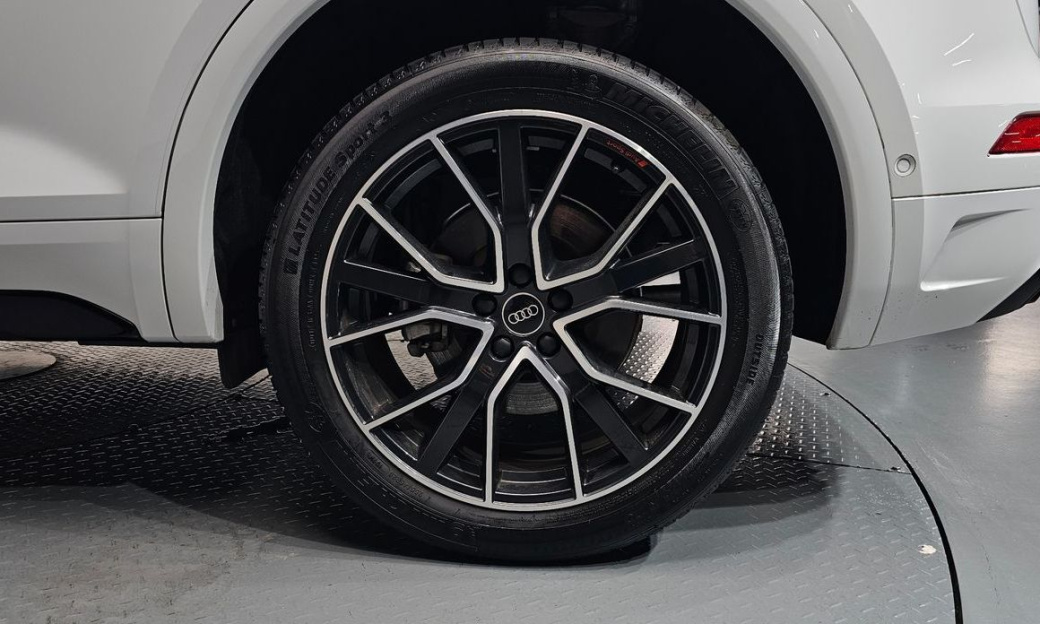 Audi Q5 45 TFSI Quattro Premium, 2024