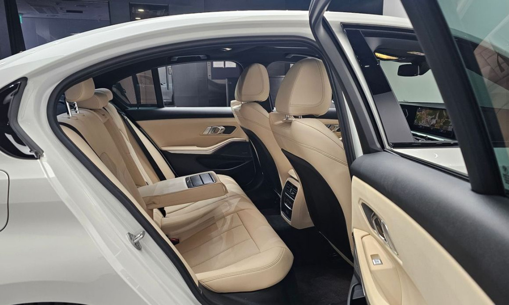 BMW 3-Series 320i M Sport, 2024