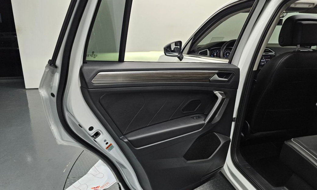 Volkswagen Tiguan 2.0 TSI Prestige, 2024