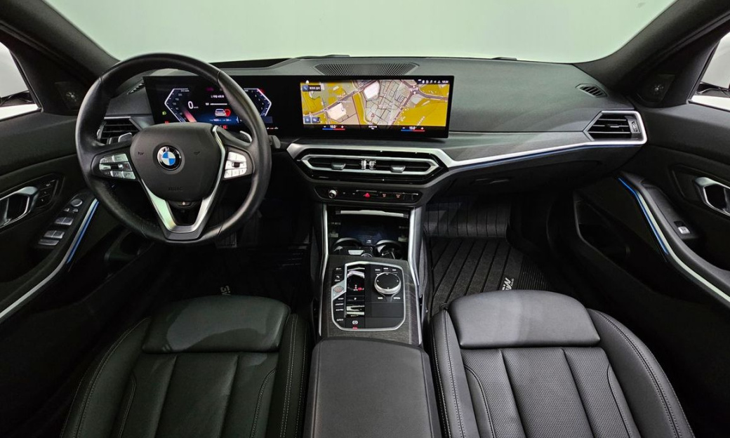 BMW 3-Series 320i Touring, 2024