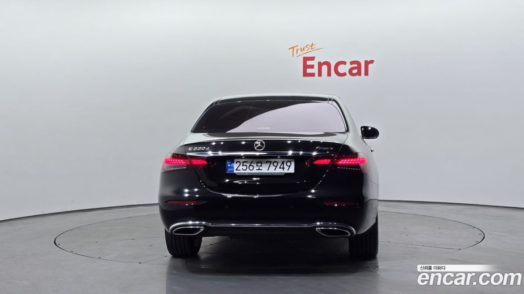 Mercedes-Benz E-Class E220d 4MATIC Exclusive, 2023