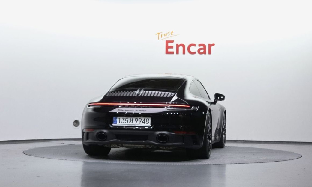 Porsche 911 Carrera 4 GTS, 2024