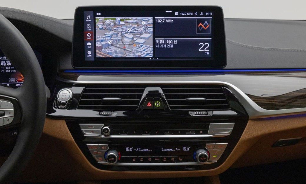 BMW 5-Series 520i Luxury, 2023