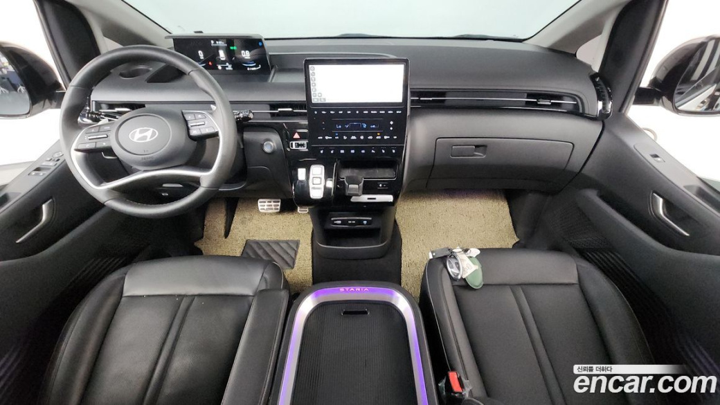 Hyundai Staria Lounge 9-Seater, 2025
