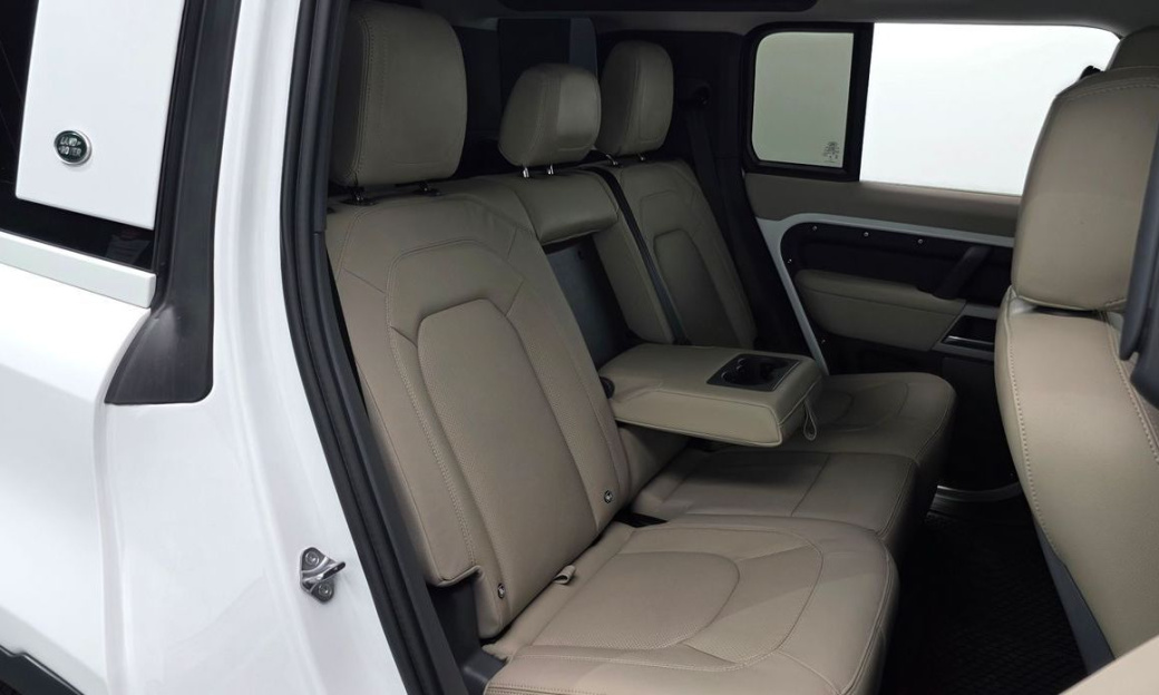 Land Rover Defender 110 D250 SE, 2024