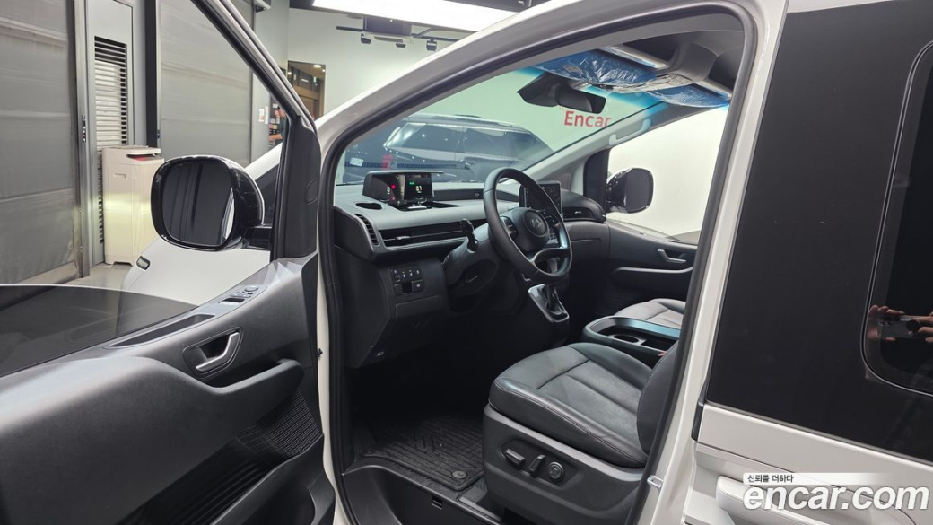 Hyundai Staria Cargo 5-Seater, 2025