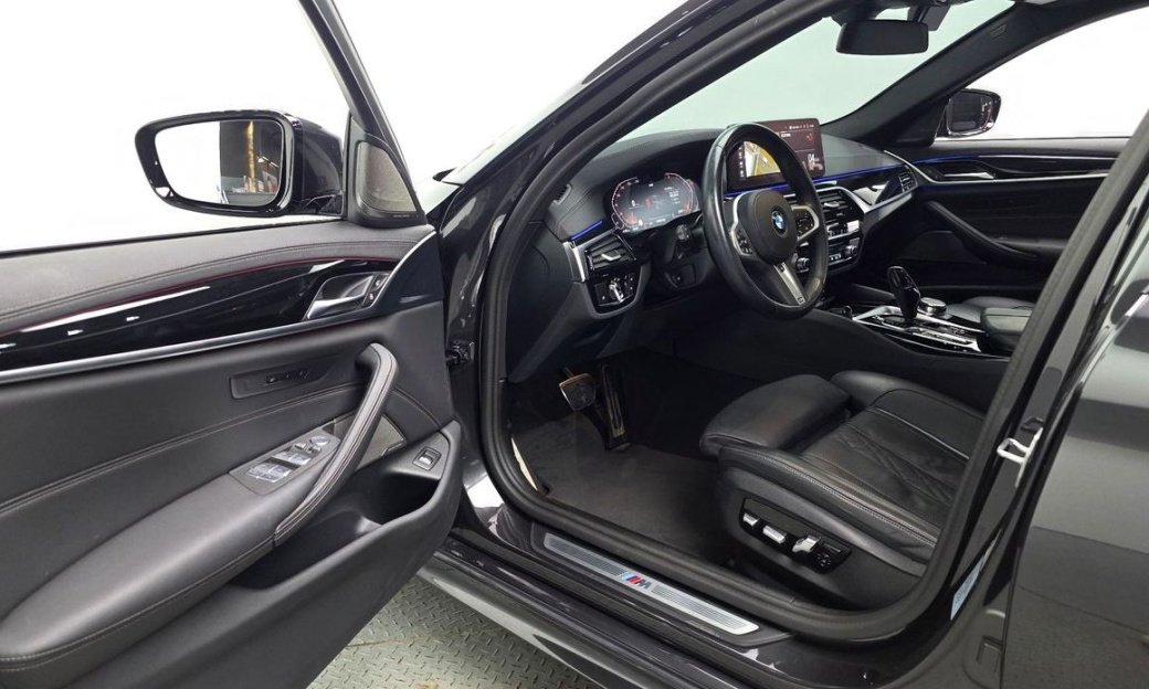 BMW 5-Series 530i M Sport Package, 2023