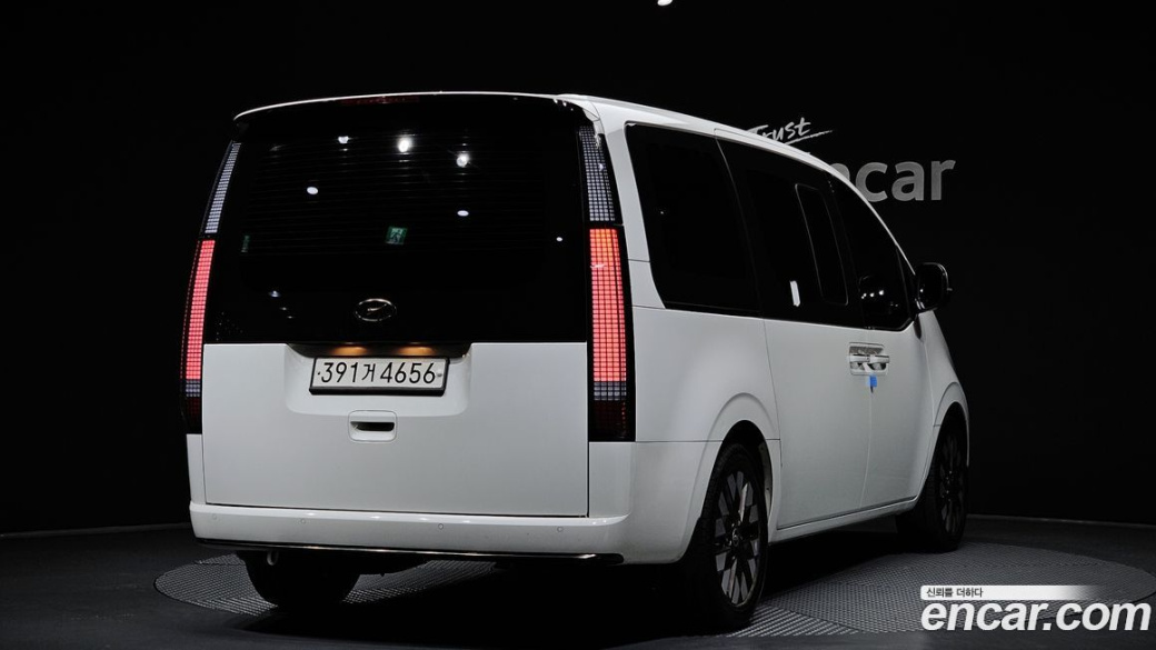 Hyundai Staria Lounge 9-Seater, 2022