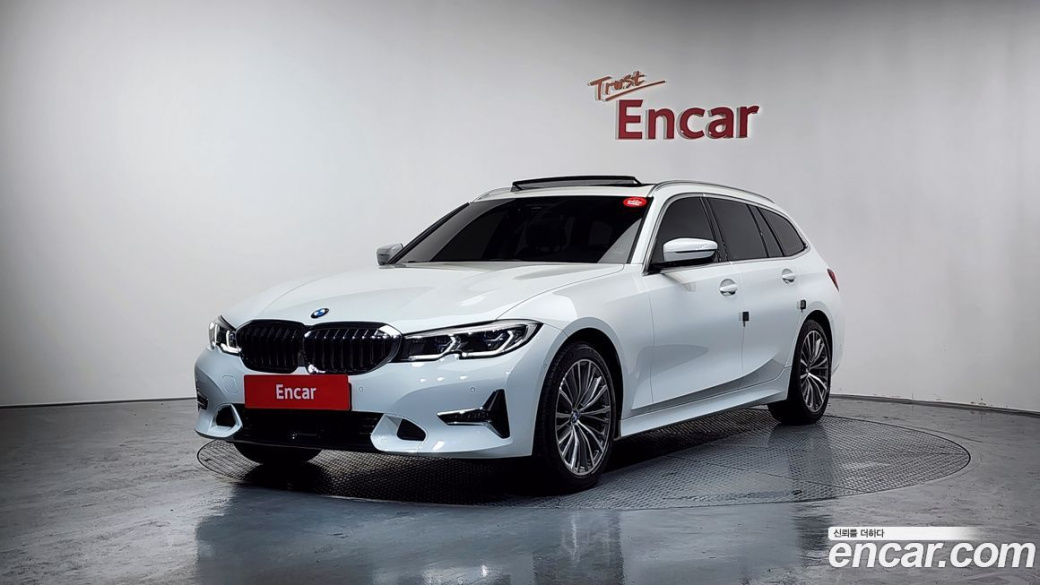 BMW 3-Series 320i Touring Luxury, 2022