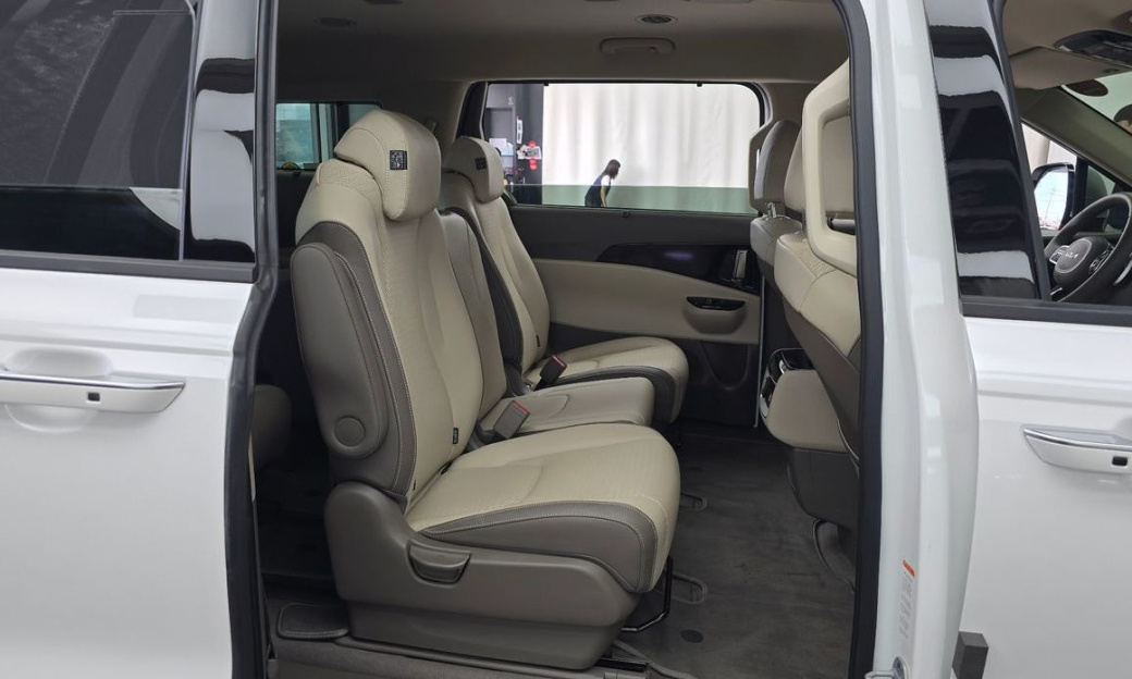 Kia Carnival 11-Seater Signature, 2023