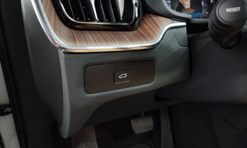 Volvo XC60 B5 Ultimate Bright, 2024