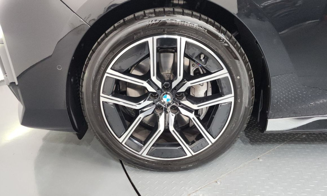 BMW 7-Series 740i xDrive M Sport, 2025