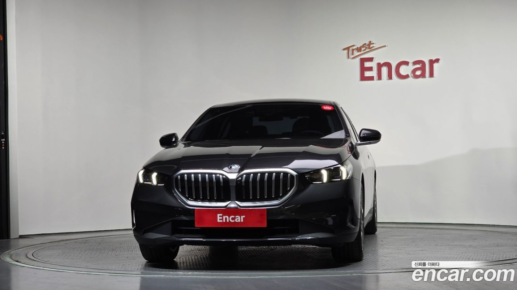 BMW 5-Series 520i, 2025