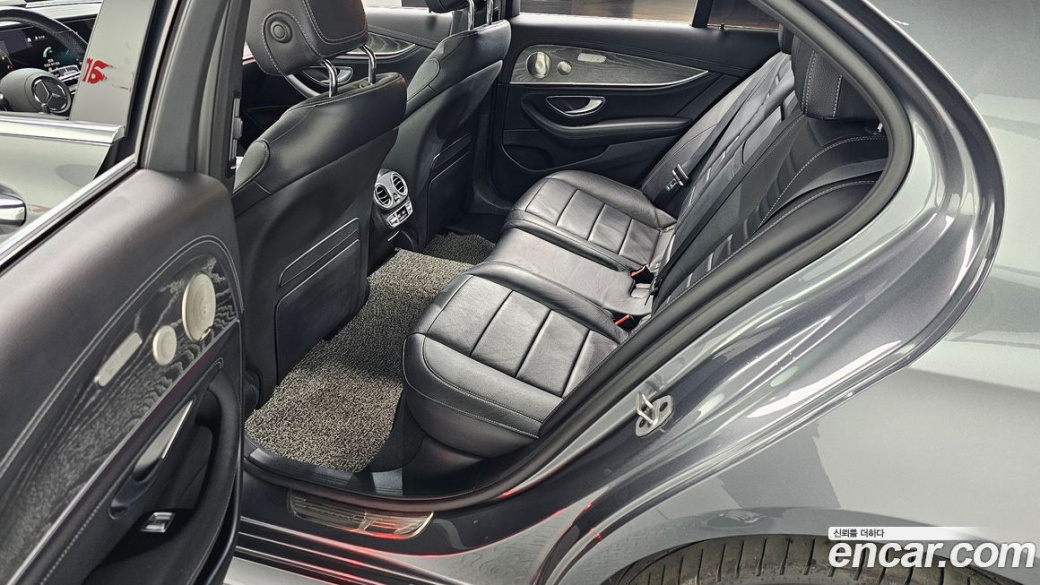 Mercedes-Benz E-Class E350 4MATIC AMG Line, 2022