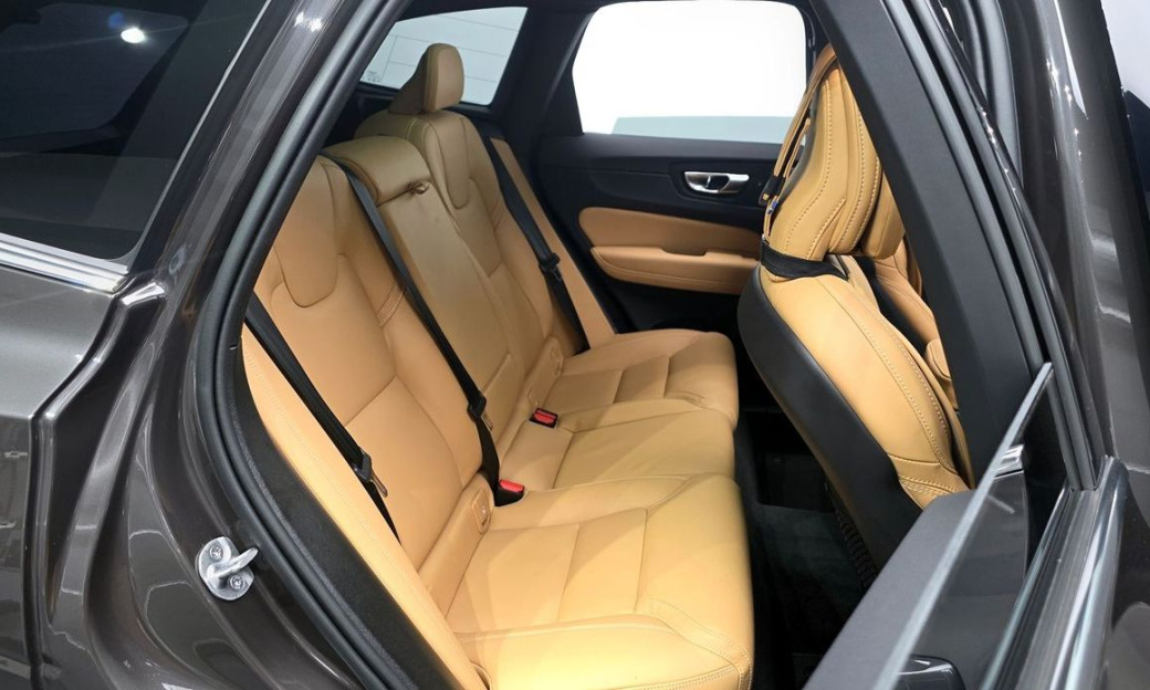 Volvo XC60 B5 Ultra Bright, 2025