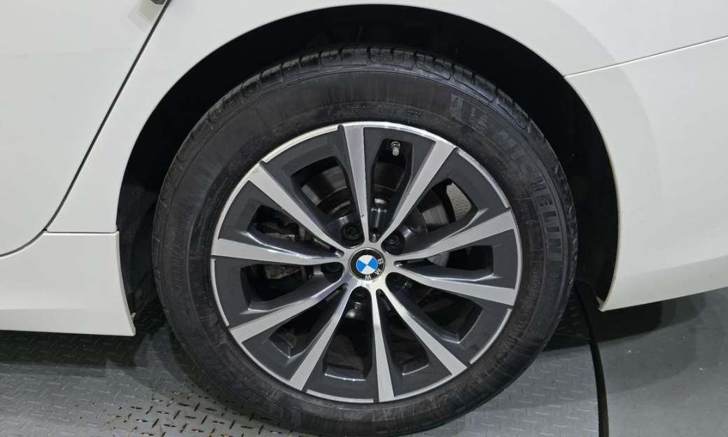 BMW 3-Series 320i, 2024