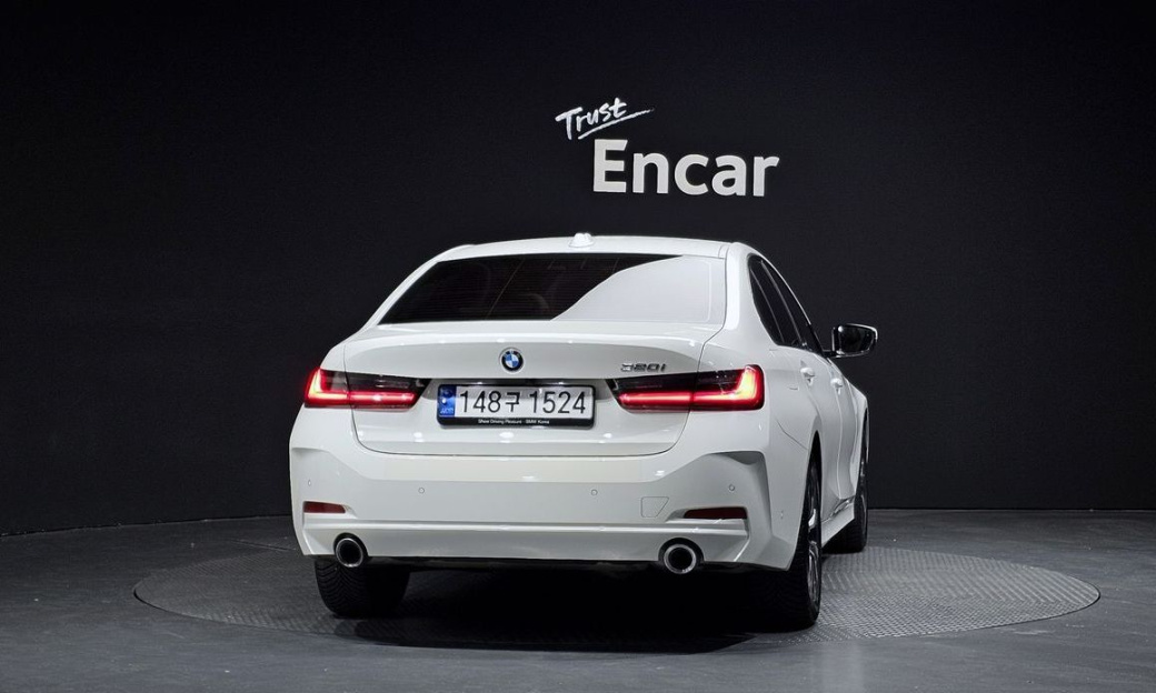 BMW 3-Series 320i, 2023