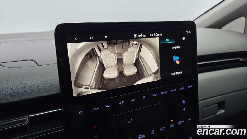 Hyundai Staria 4WD Lounge 7-Seater, 2022