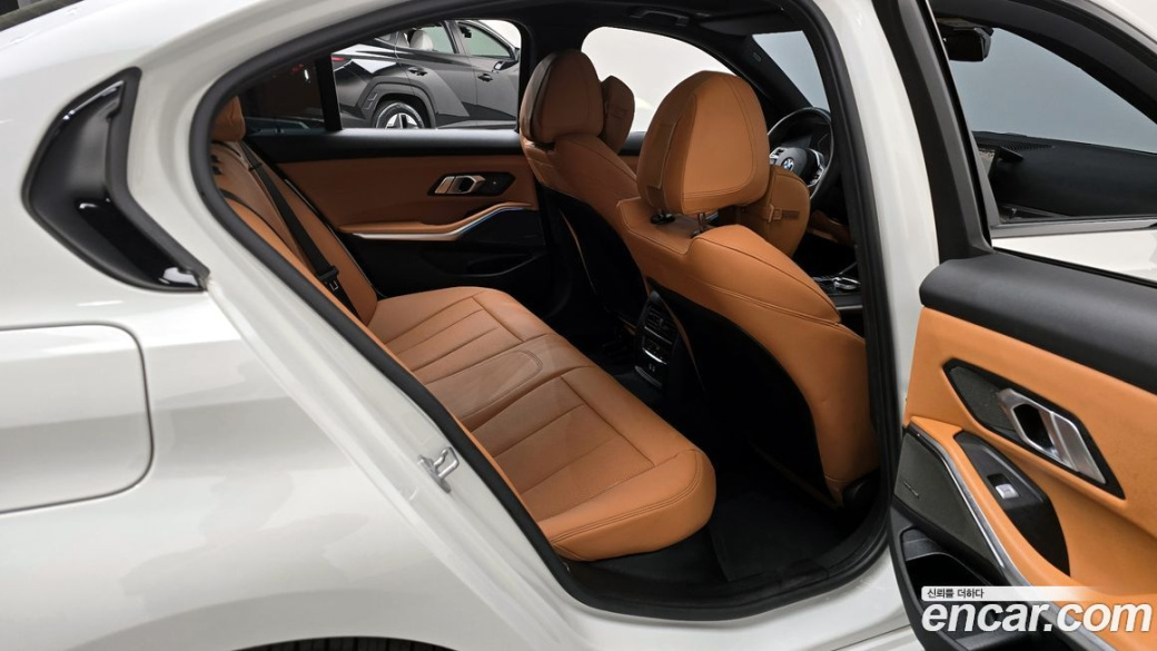 BMW 3-Series 320i M Sport, 2025