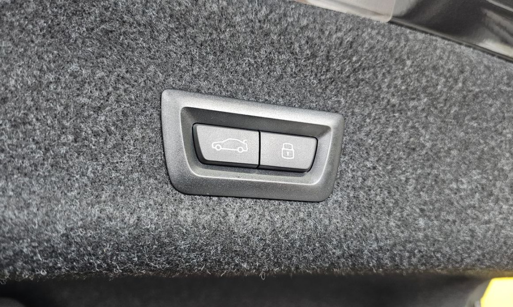 BMW 3-Series 320i M Sport, 2024