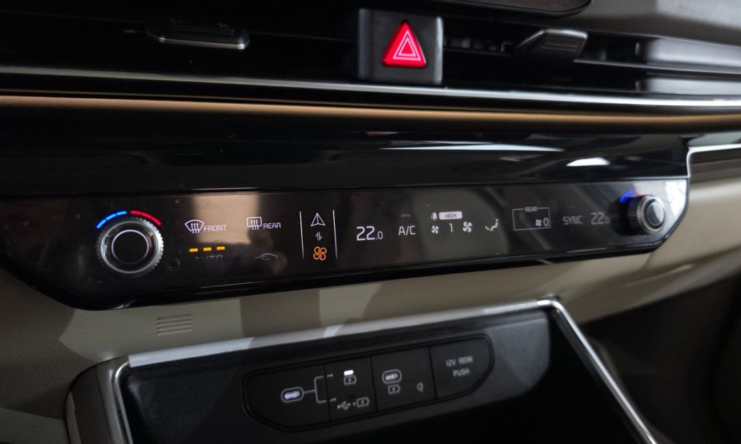 Kia Carnival 9-Seater Hi Limousine, 2024