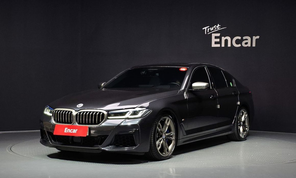 BMW 5-Series M550i xDrive, 2022