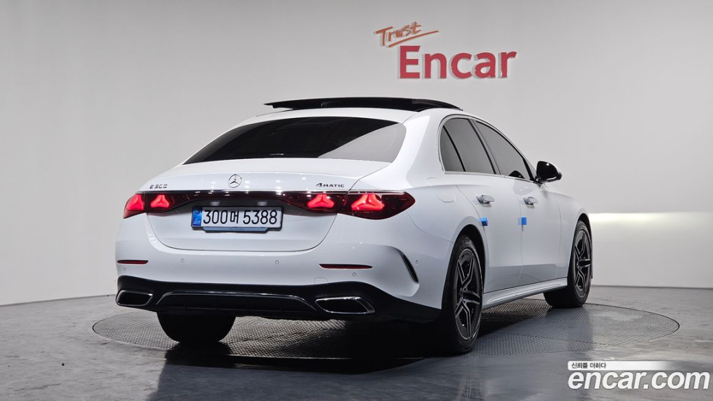 Mercedes-Benz E-Class E300 4MATIC AMG Line, 2025