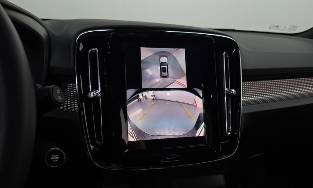 Volvo XC40 B4 Black Edition, 2025